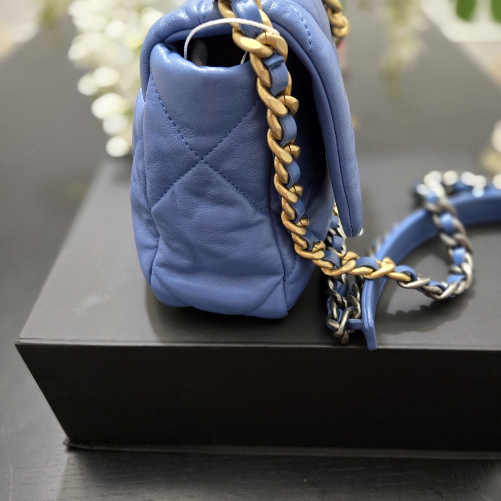 Chanel 19 Blue Quilted Lambskin With Chain Blue - Medium - Picture 9 of 11